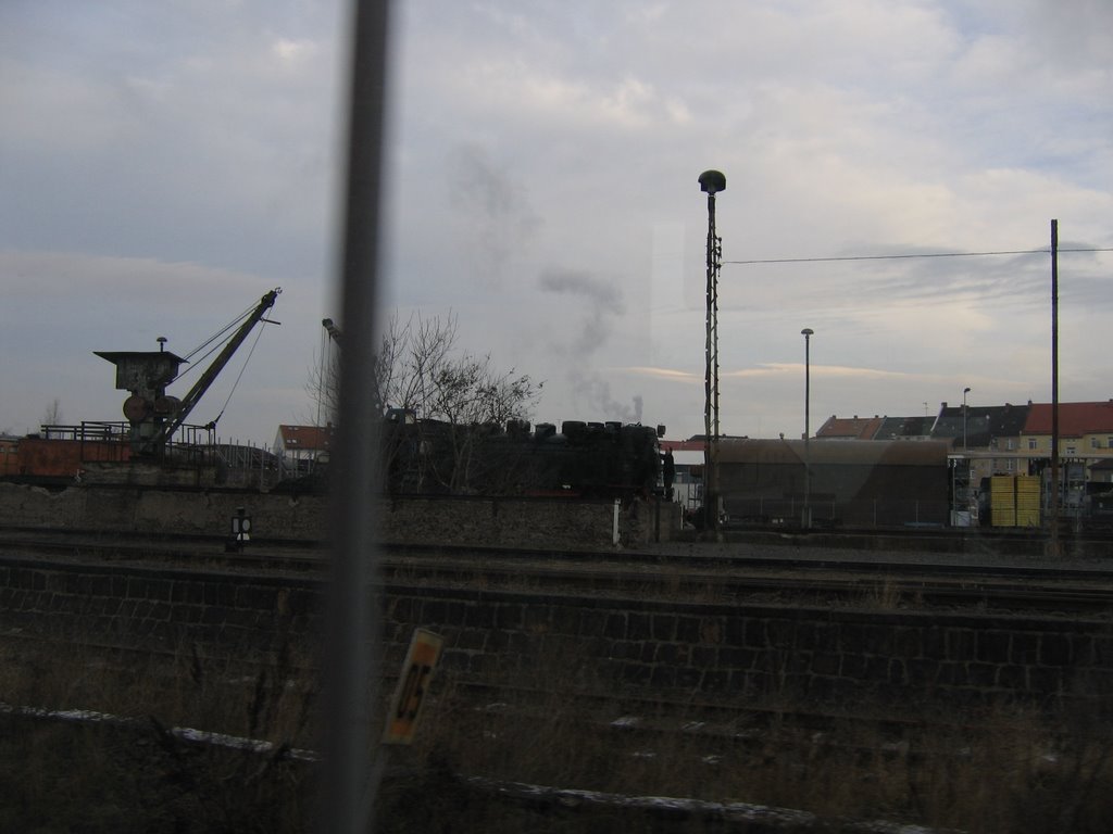 Nordhausen, Bahnhof, Lok der Harzbahn beim Kohlefassen