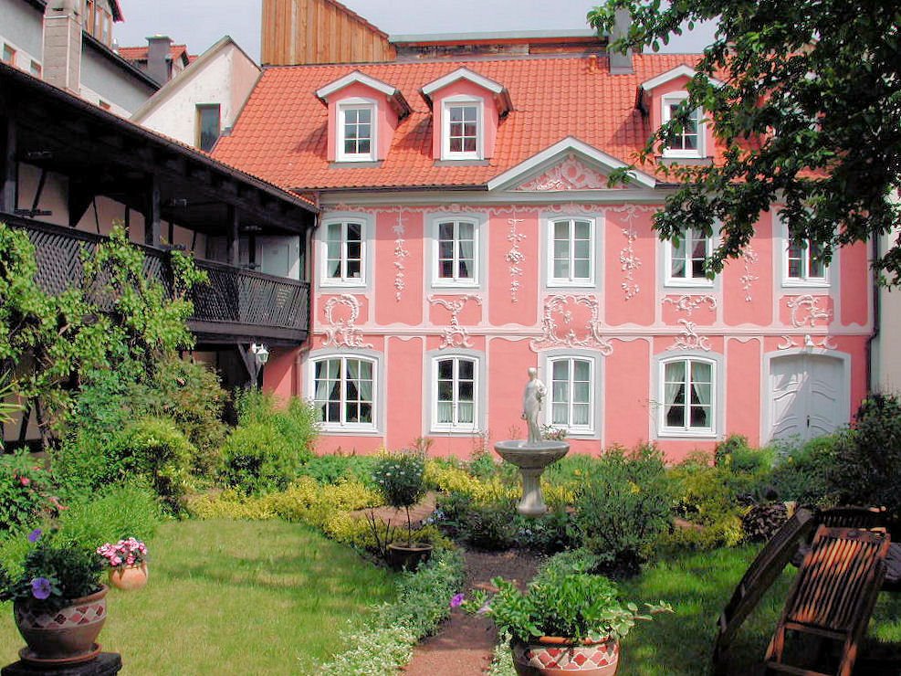 Meiningen, Hinterhof mit Trücke