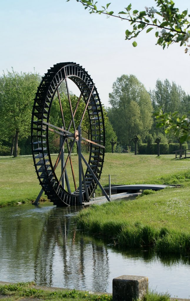 Amberg. Einsames Mühlenrad im Gelände der Landesgartenschau. ©byUdoSm.the2nd