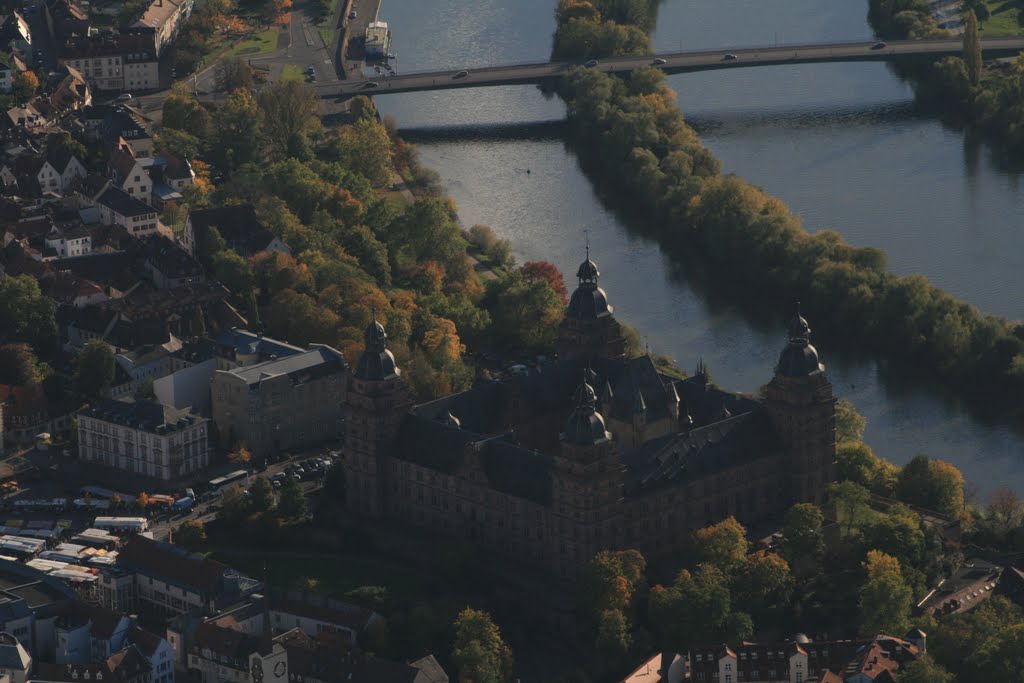 Aschaffenburger Schloss mit Main