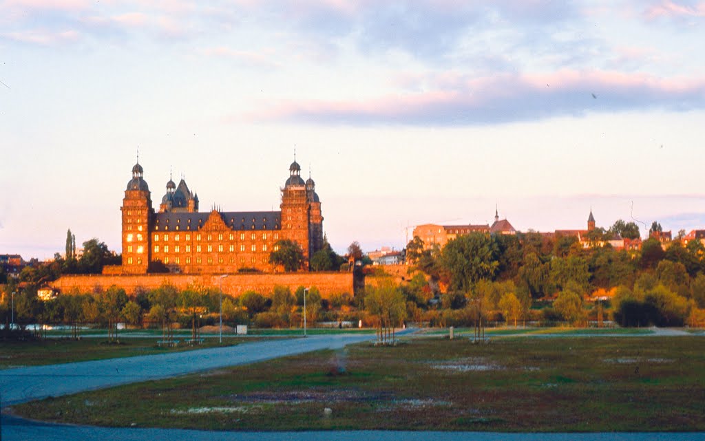 Aschaffenburg; Schloss Johannisburg im Abendlicht (TR)