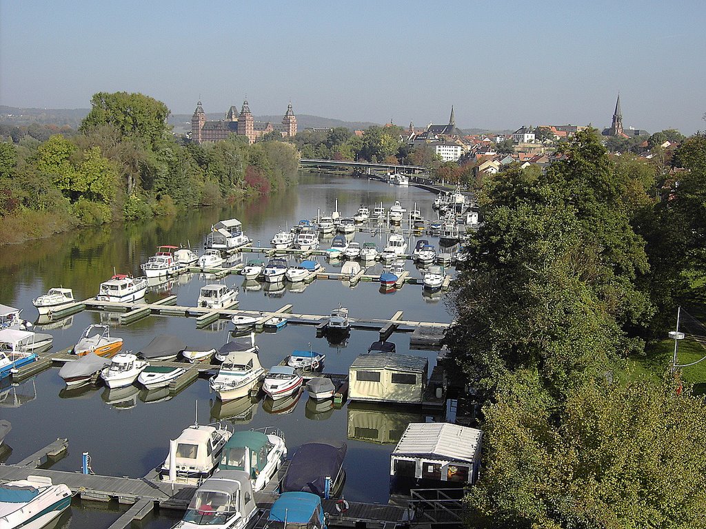 Yachthafen mit Blick auf Aschaffenburg