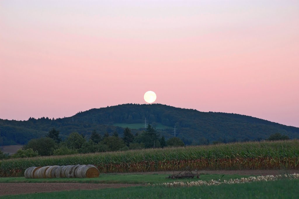 Aschaffenburg - Der neue Vollmond über Findberg