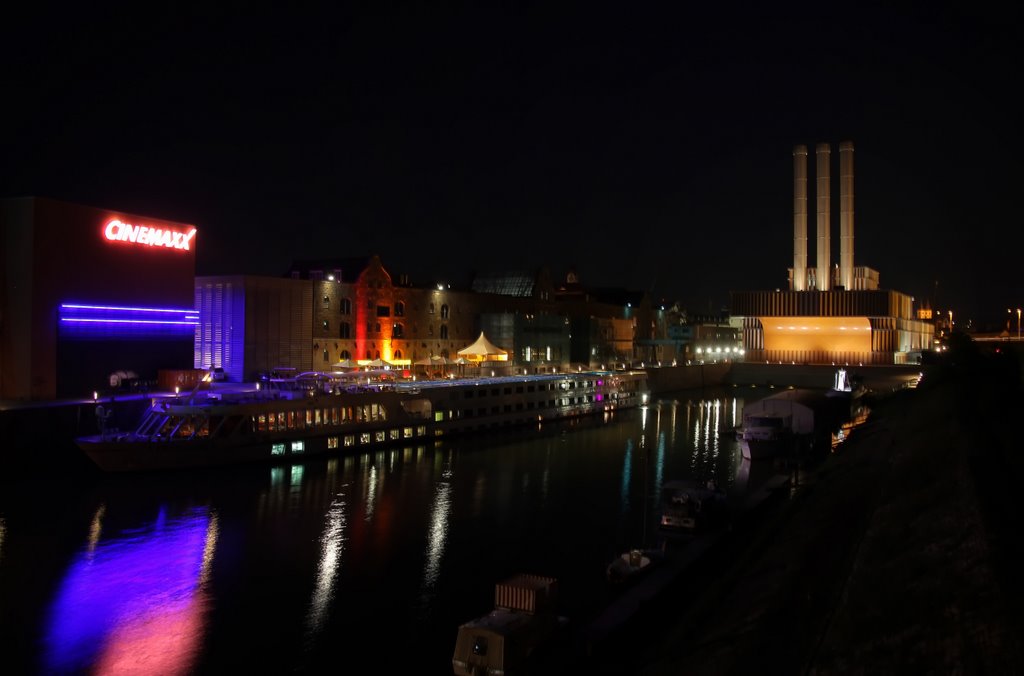 Heizkraftwerk und Kulturspeicher von Brücke der Deutschen Einheit bei Nacht 2009, Würzburg