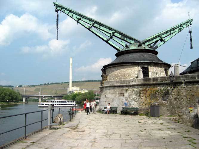der "Kranen" am Main in Würzburg/Bayern