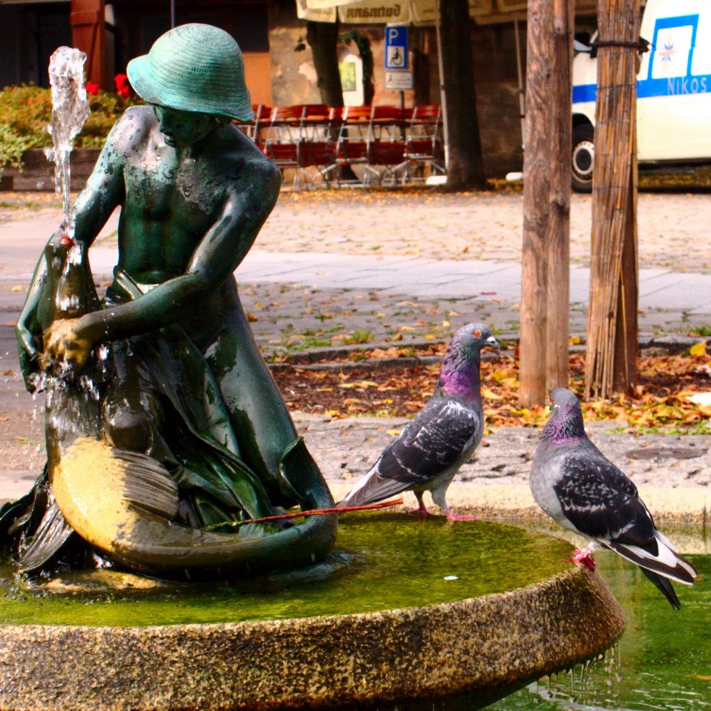 Der Fischerknabe mit Hecht und Taubenpaar