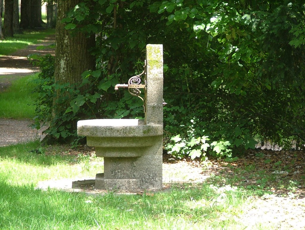Brunnen im Park am Adenauerring