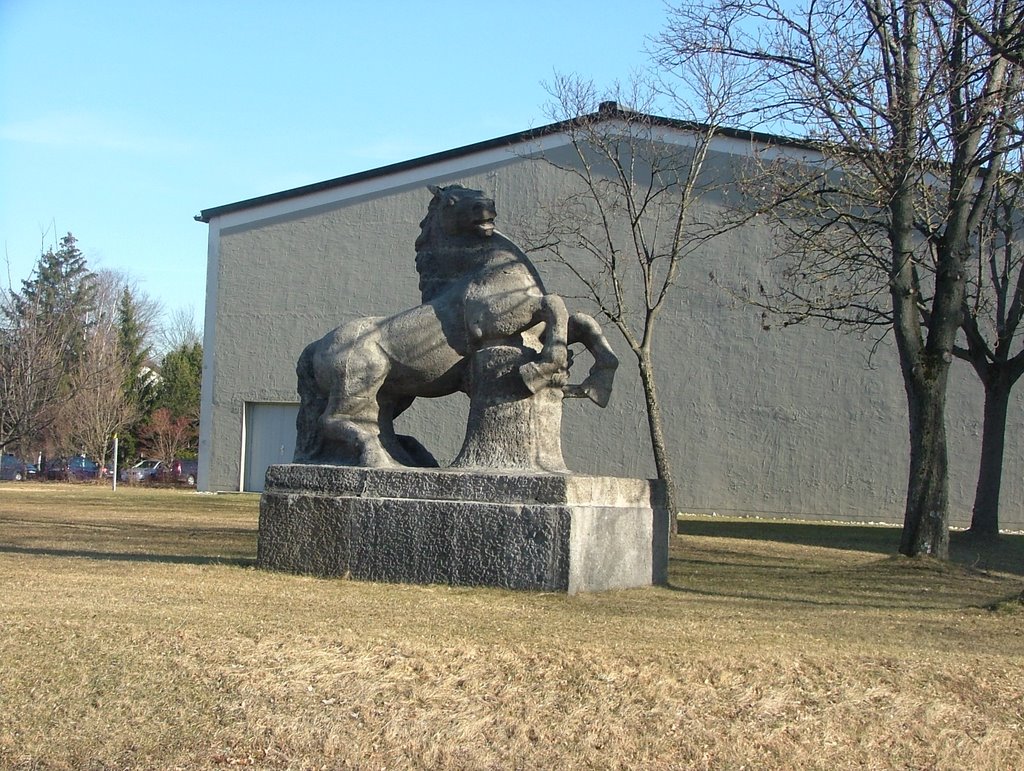 Pferd aus Muschelkalk in der Atrilleriekaserne