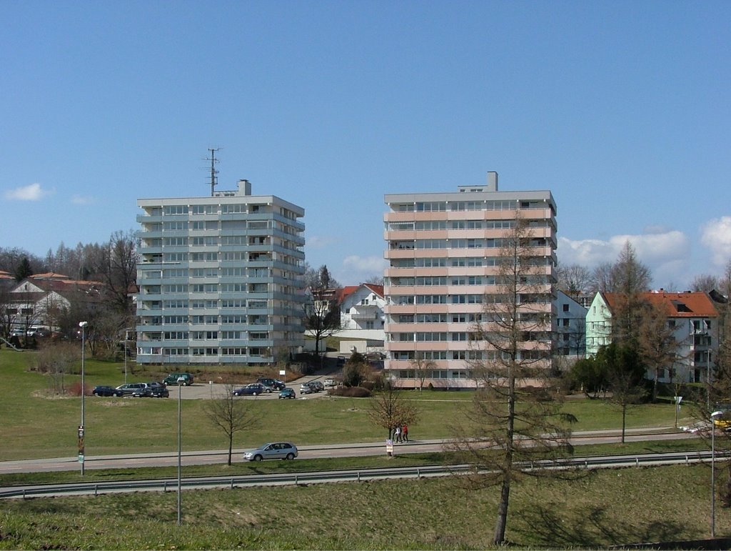 Zwei Hochhäuser am Haslacherberg