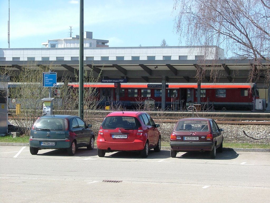 Parkplatz auf der Ostseite des Bahnhofes