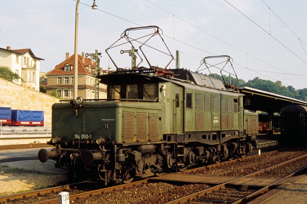 194 050 im Bahnhof Coburg (1982) (pb)