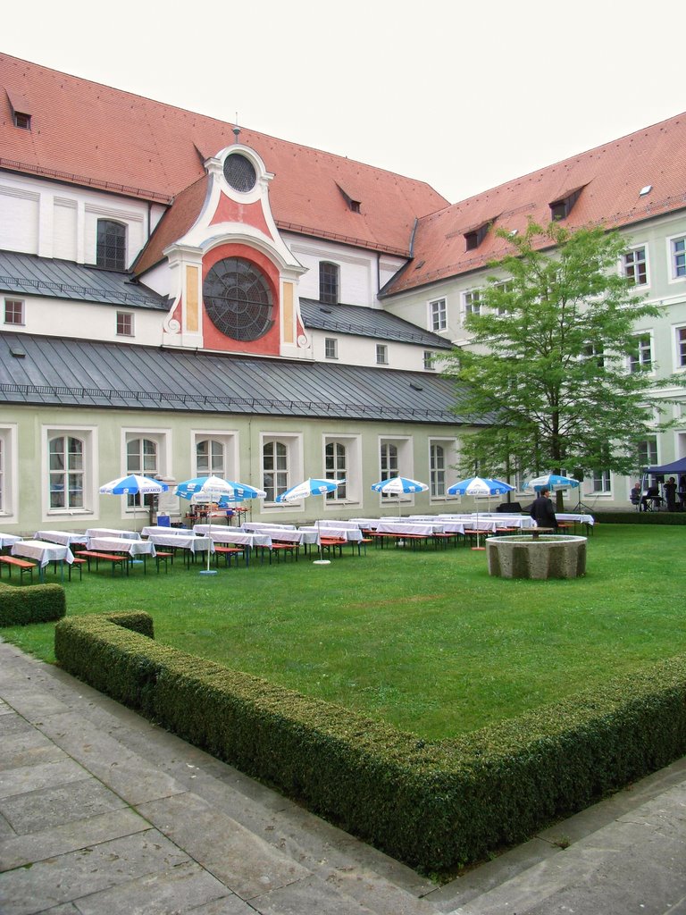 Innenhof Dominikanerkloster, jetzt Regierung von Niederbayern, Landshut