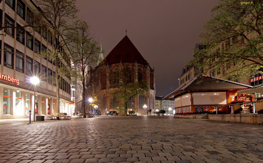 Nürnberg bei Nacht-Lorenz Kirche-November-2013-D
