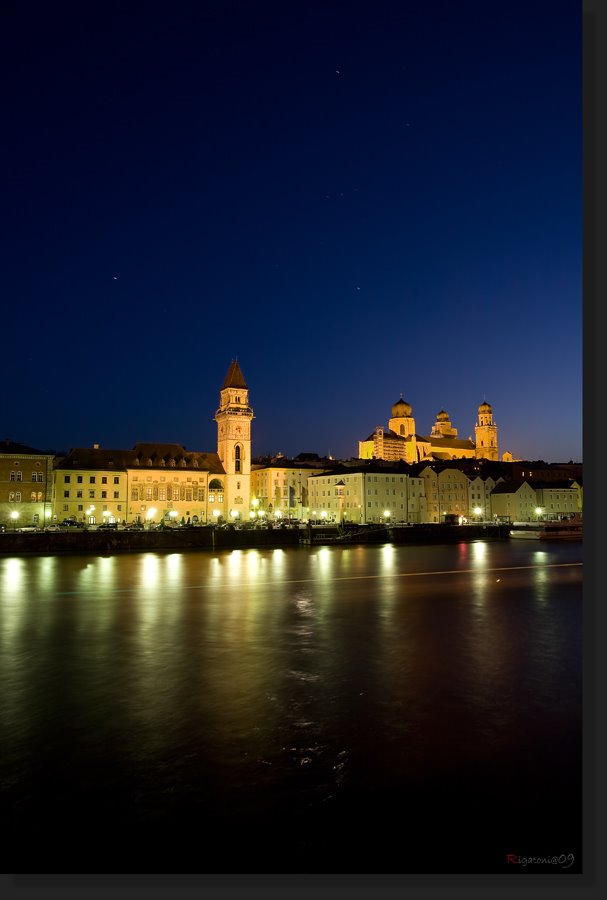 Passau Rathaus und Dom bei Nacht