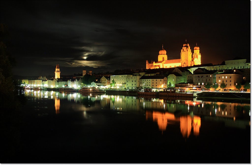 Passau, auch der Mond gibt sein Licht dazu...