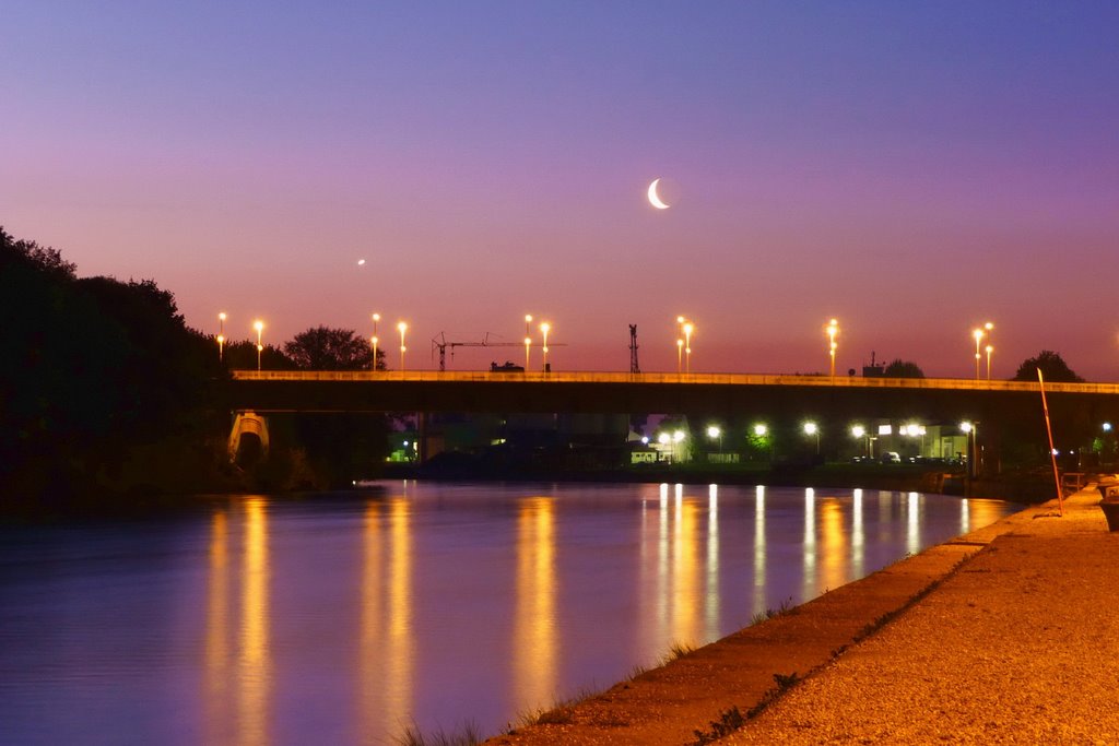 Venus und Aschmond über der Nibelungenbrücke