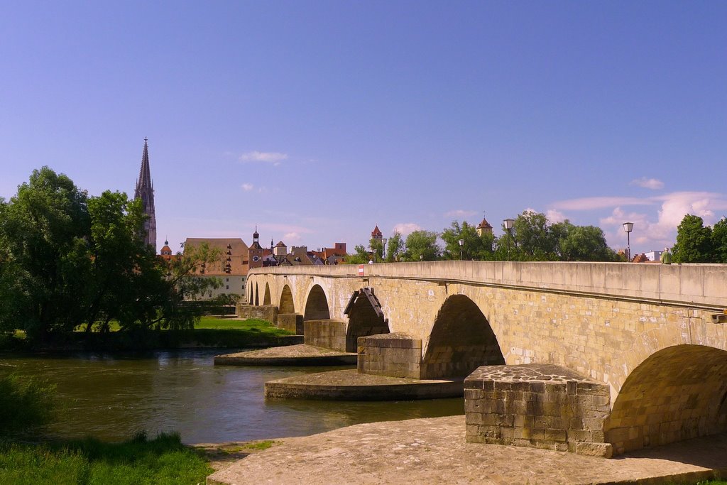 Steinerne Brücke von Stadtamhof aus
