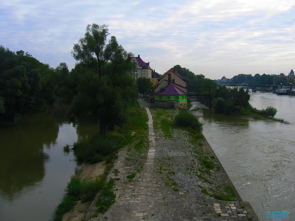 GER Regensburg Woehrdstrasse [Donau ~ Sorat Insel] from Steinerne Bruecke by KWOT