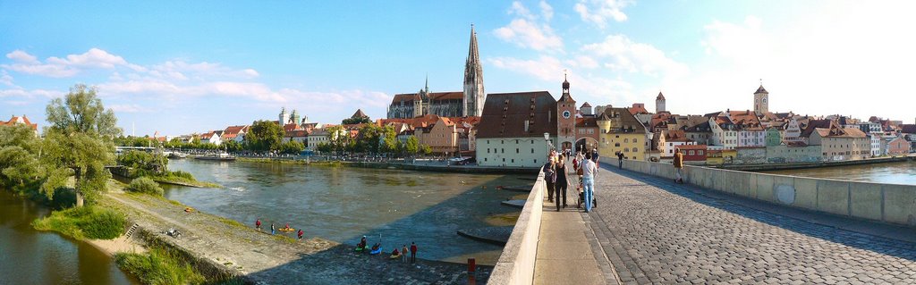 Regensburg, Panorama auf der alten Brücke