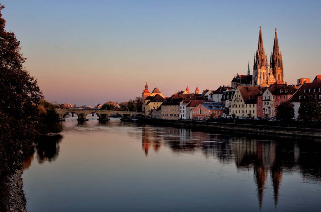 Regensburg, Dom St. Peter, Steinerne Brücke