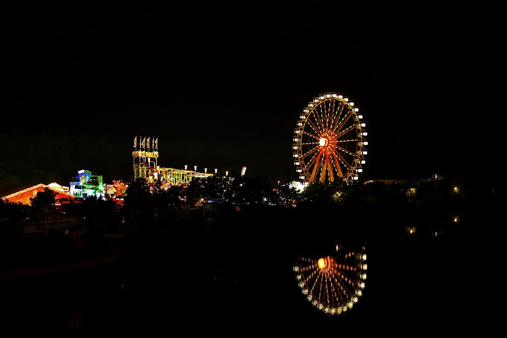 Regensburger Dult bei Nacht
