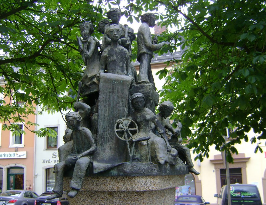 Monument - Near Parlament Hof