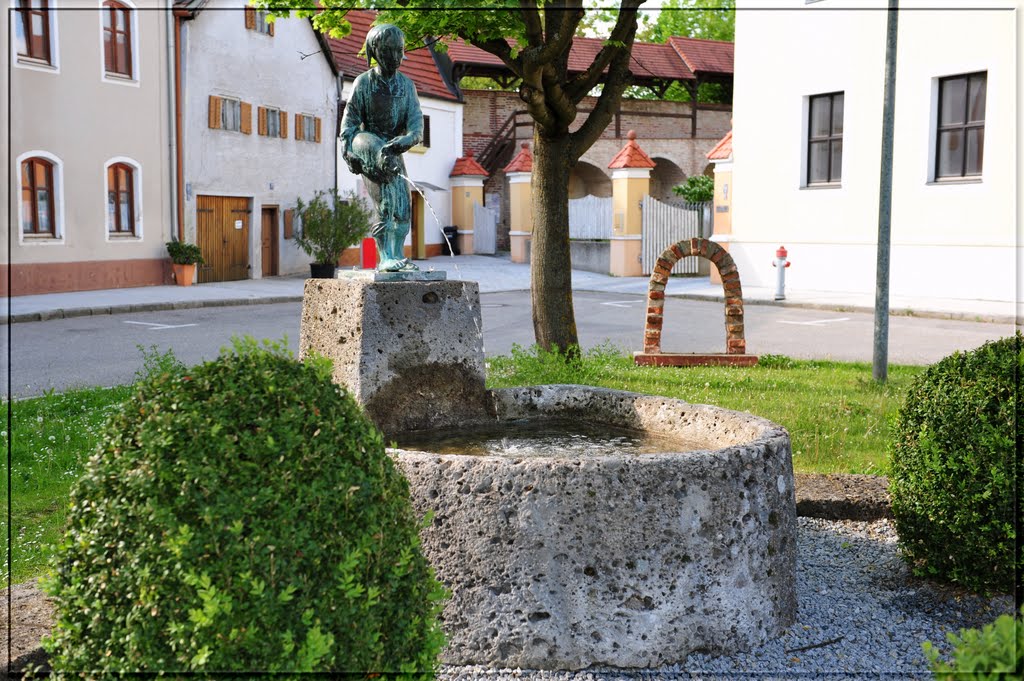 Brunnen "Hans im Glück" in der oberen Stadt Dingolfing