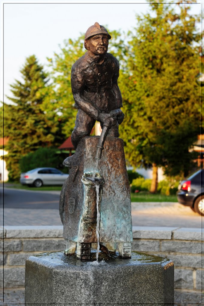 Dingolfing, Bronze Brunnen "Feuerwehrmann" in der Sossau