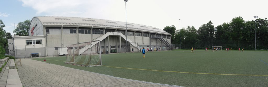 Kathrein-Stadion in Rosenheim (F-Jugend in Action), Blick nach NO