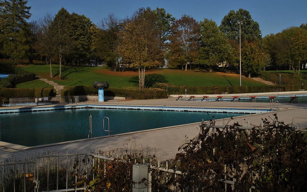 Badezentrum Freibad im Herbst