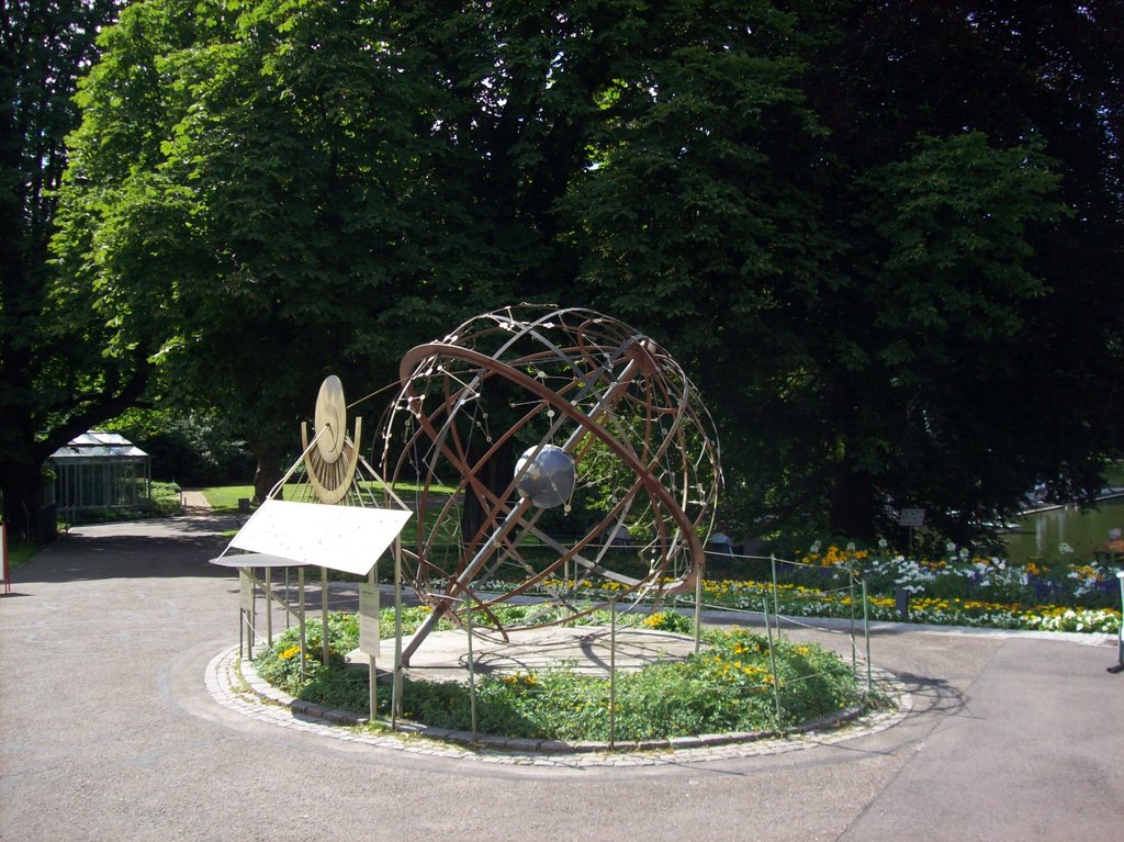 Sonnenuhr im Stadtgarten/ZOO von Karlsruhe