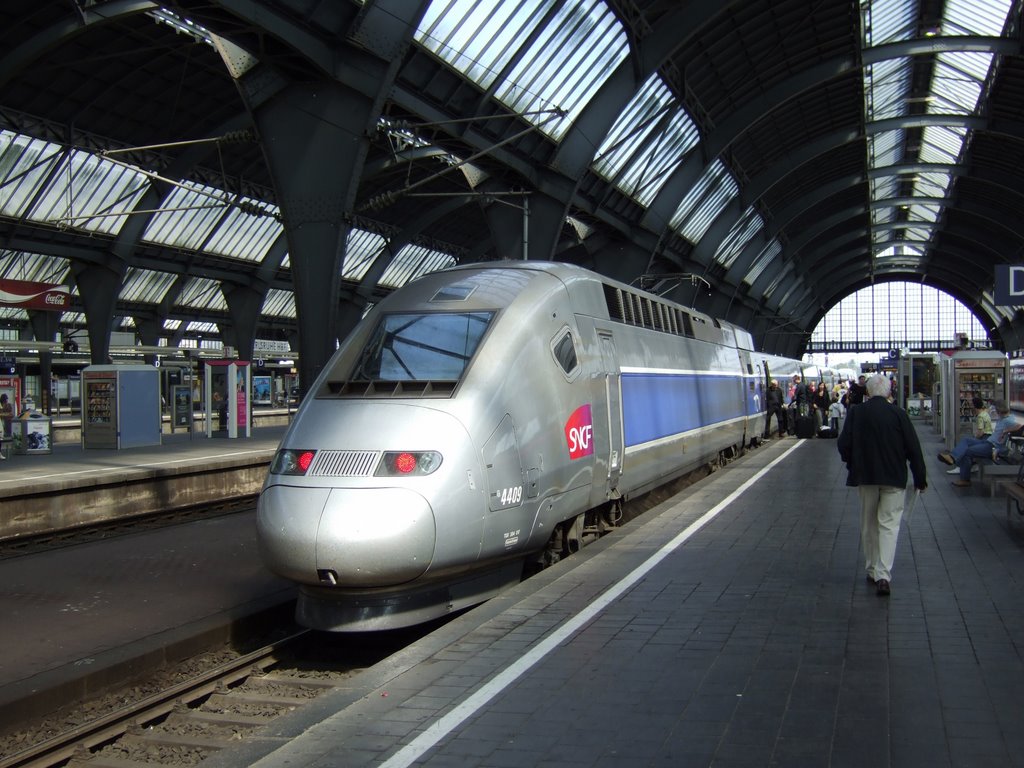Karlsruhe Hauptbahnhof, Halt des TGV von Paris nach Stuttgart (Aug.2007)