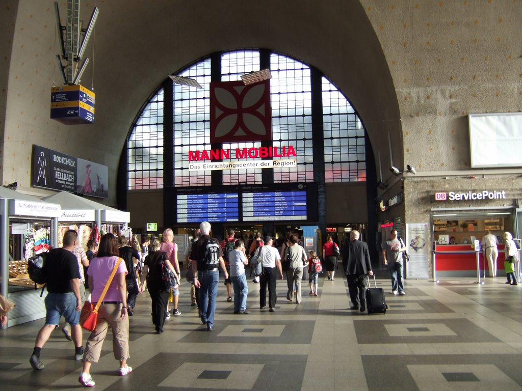 Karlsruhe Hauptbahnhof, in der Empfangshalle