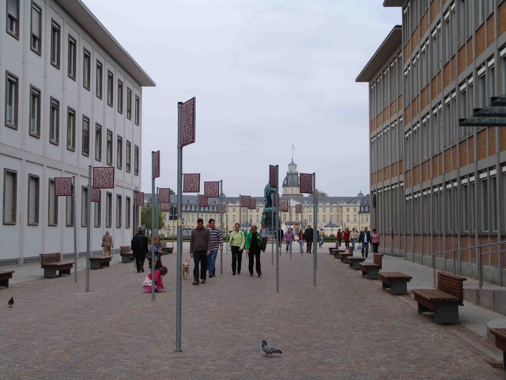 Platz der Grundrechte vor dem Schloß Karlsruhe