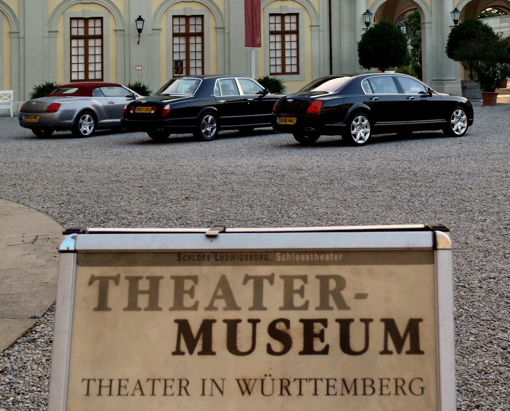 Mhm -  was für ein Theater !? What a play - mhm?