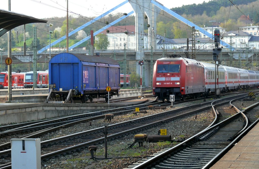 Rot im Blau