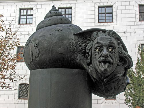Einsteinbrunnen