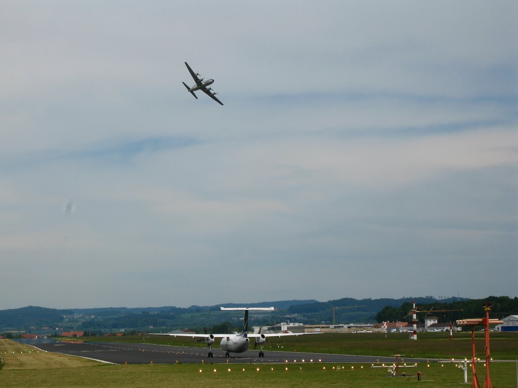 Airport Friedrichshafen - Germany, Intersky preparing for take off and the passing Douglas DC-6 above, Flying Bulls N-996DM