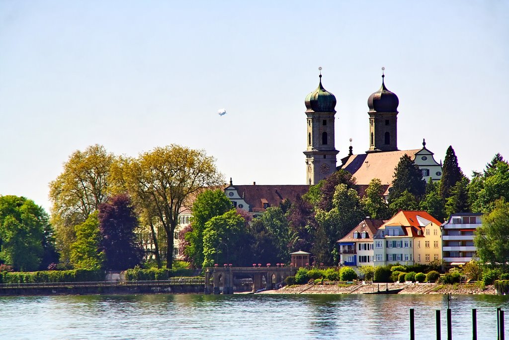 Wie es sich gehört: Friedrichshafen mit Zeppelin