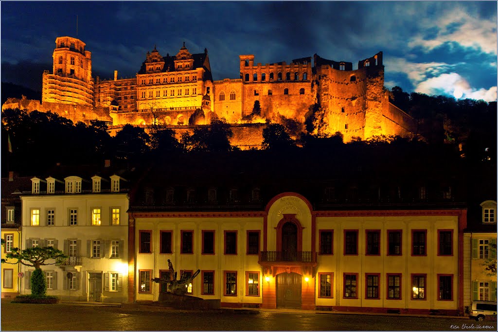 Heidelberg, Karlsplatz mit Schloss bei Mondaufgang