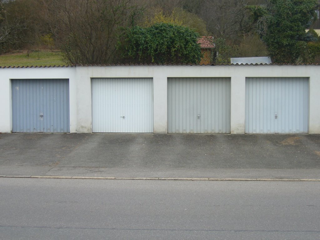 Garagenstudie in Grau und Blau