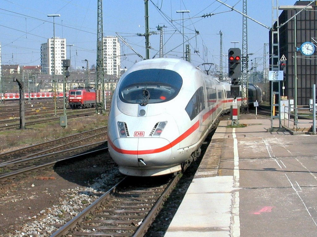 ICE Stuttgart Hbf ●(030°)
