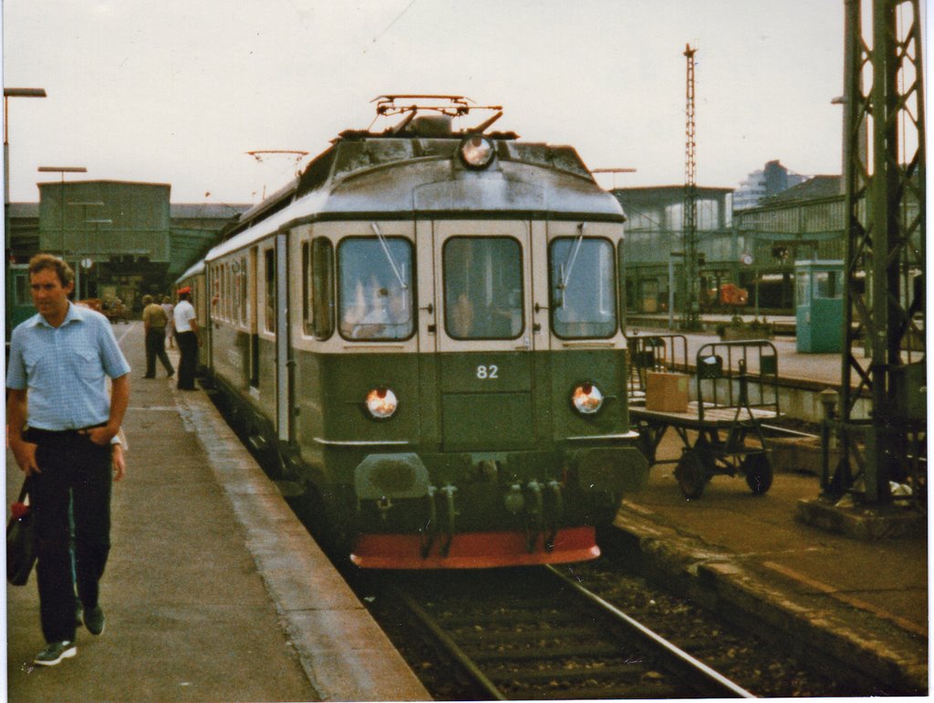 Stuttgart BDe 4/4 der SOB (Südostbahn/Schweiz) auf Sonderfahrt zurück in die Schweiz,am Haken alle 5 gebauten TEE-Aussichtswagen (1982)