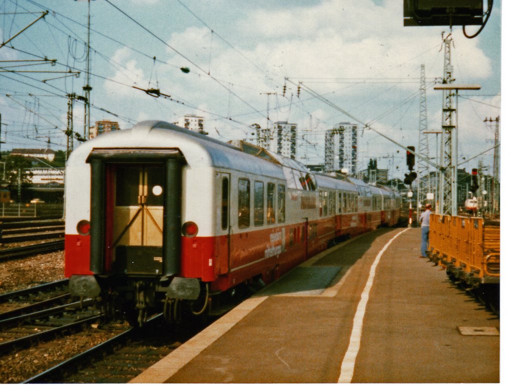 Stuttgart BDe 4/4 der SOB (Südostbahn/Schweiz) auf Sonderfahrt zurück in die Schweiz,am Haken alle 5 gebauten TEE-Aussichtswagen (1982)