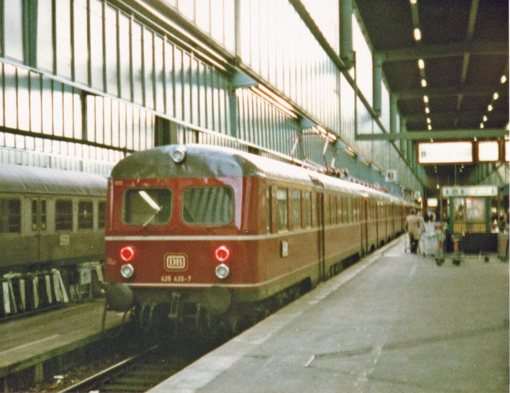Stuttgart Hauptbahnhof ET 425(1983)