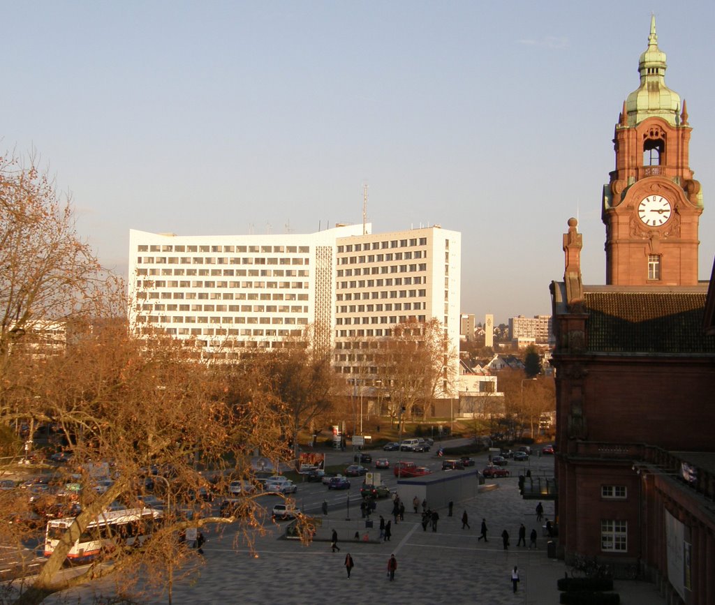 Quarter past three on a sunny December afternoon in Wiesbaden Bahnhofplatz