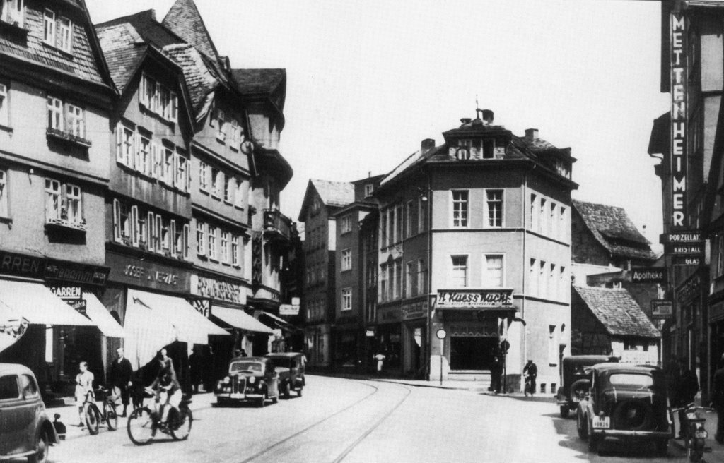 Kreuzplatz um 1940 !