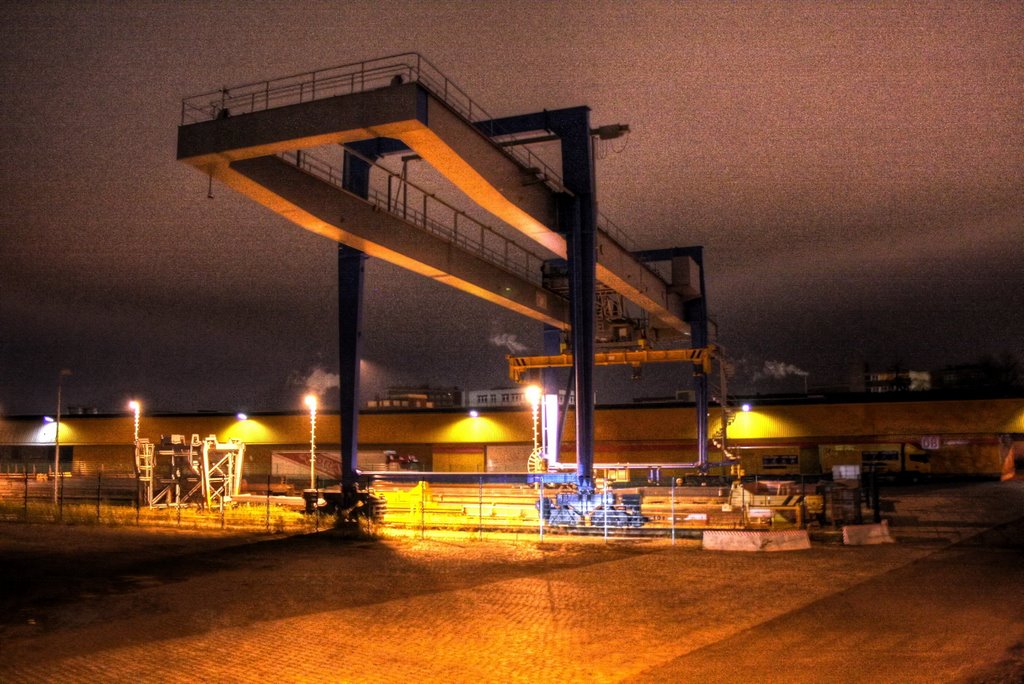 Container-Kran mit 800 ASA aus der Hand. Soooo pixelig...