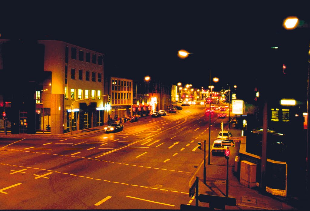 Darmstadt; Südende der Kasinostraße bei Nacht (TR)