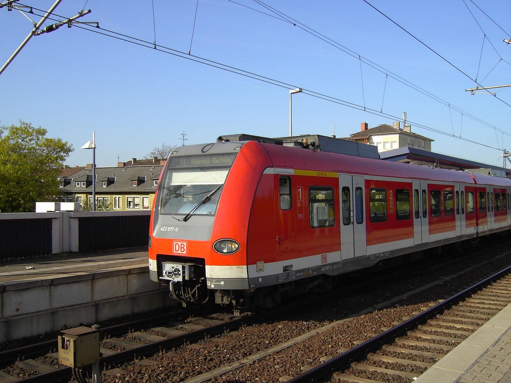 BR 423 im S-Bahnhof Offenbach-Ost